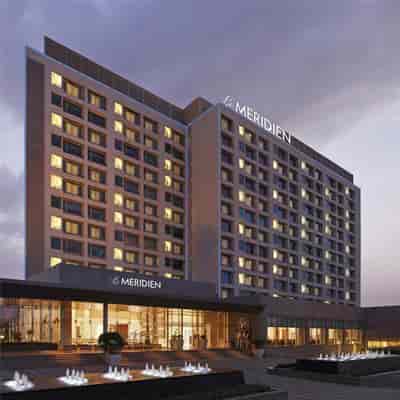 li-merdian-escorts-gurgaon-hotel-call-girls